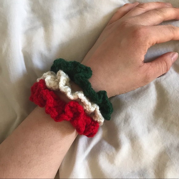 Scrunchies Bundle - Red Green Cream - Picture 2 of 5